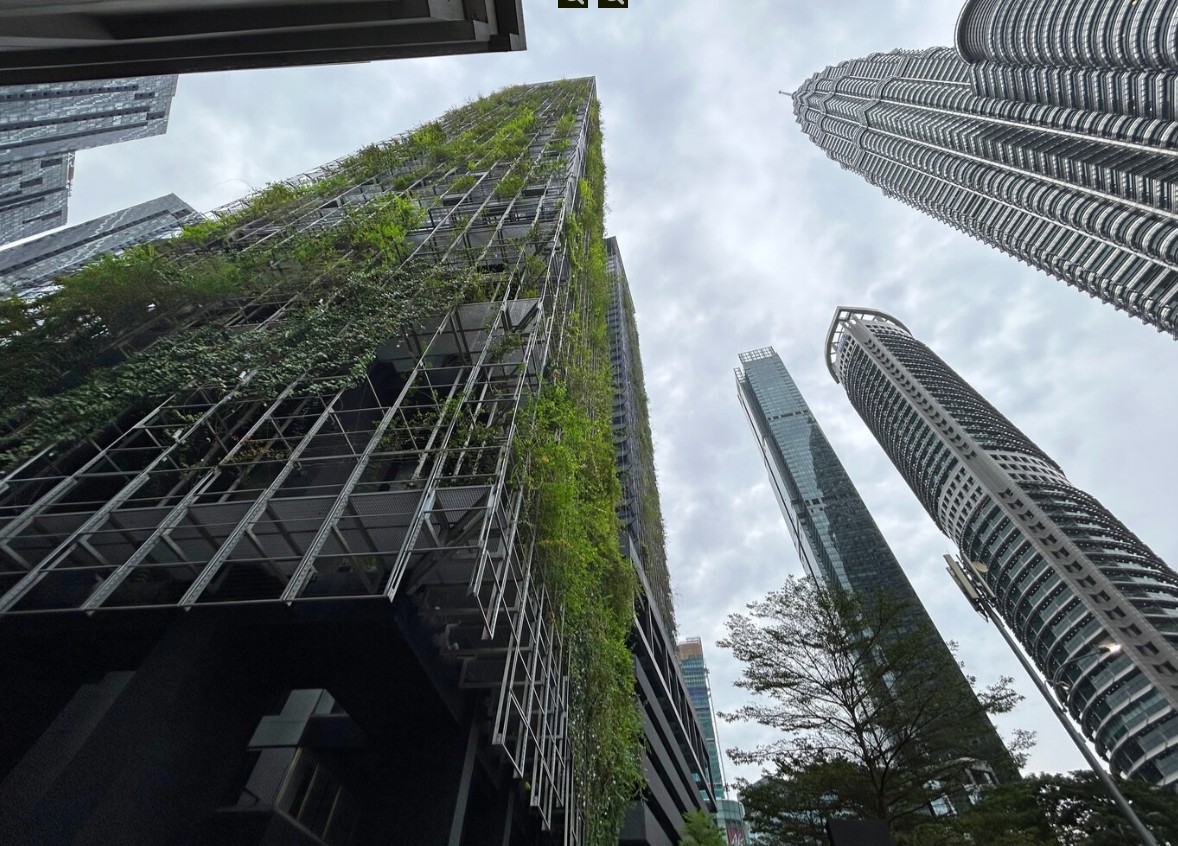 Le Nouvel KLCC luxury condominium designed by Jean Nouvel facing Petronas Towers